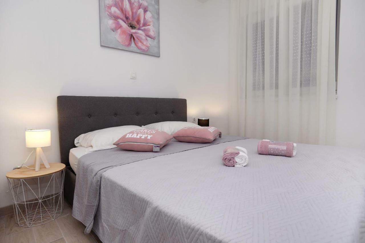 Apartment Little Marijeta Trogir Exterior foto